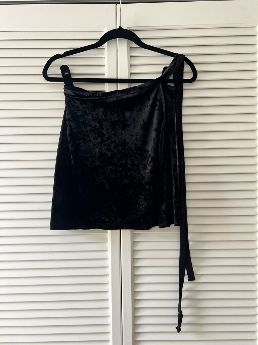 Lulu's Black Velvet Wrap Skirt